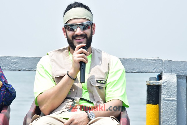 tupaki_official's tweet image. AGENT Team Visit Kakinada Port For Promotions

Click here: tupaki.com/photogallery/e…

#agent #AGENTonApril28th #Agentteam #Interview #AkhilAkkineni #sakshivaidya #AnilSunkara #AKEntertainments #tupaki #SurenderReddy @tupakinews_