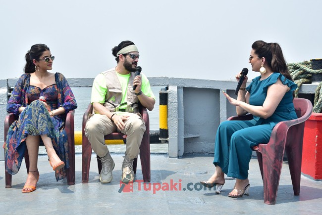 tupaki_official's tweet image. AGENT Team Visit Kakinada Port For Promotions

Click here: tupaki.com/photogallery/e…

#agent #AGENTonApril28th #Agentteam #Interview #AkhilAkkineni #sakshivaidya #AnilSunkara #AKEntertainments #tupaki #SurenderReddy @tupakinews_