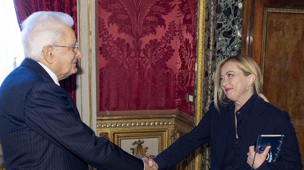 MelgerTina's tweet photo. Ma il figlio di Don Bernardo #Mattarella, che occupa il @Quirinale e che ha appena visitato #Auschwitz, ha fatto qualche dichiarazione sulla #sostituzioneetnica del #supremazista @FrancescoLollo1?
#GovernoFascista https://t.co/a0gjyUireD