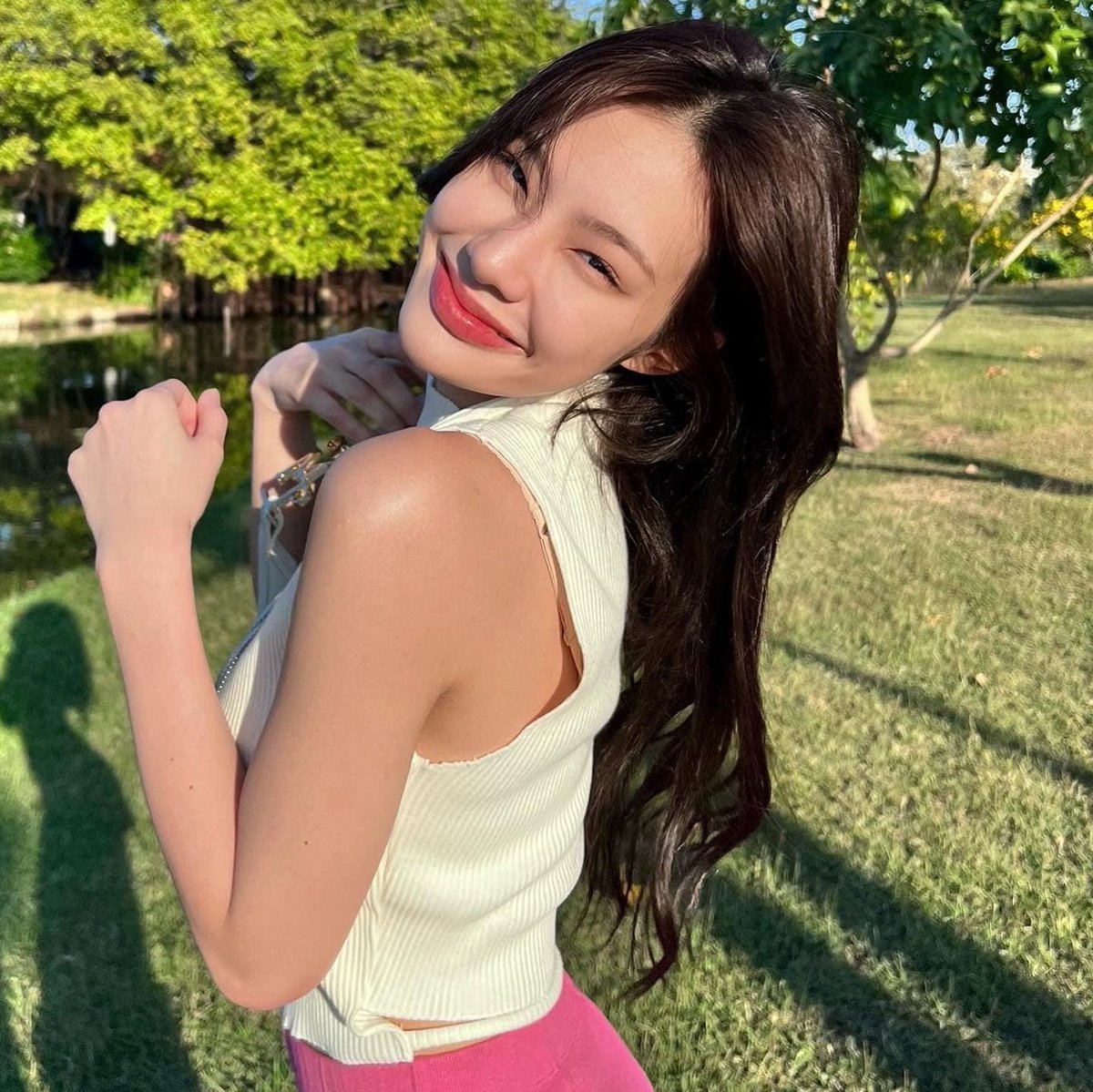 Fiber_reporter's tweet photo. ช็อค!! “ จีจี้ สุพิชชา “เสียชีวิตแล้ว พบศพในห้องพักย่านอโศก มีรอยกระสุนที่ร่างกาย คาดเสียชีวิตไม่ต่ำกว่า 24 ชม. 

ขอแสดงความเสียใจ

Cr.เพจเรื่องของจี้
#จีจี้ #จีจี้สุพิชชา #ข่าวบันเทิง #fibernews #fiberentertainment #fiberproduction https://t.co/953MOXgGAG