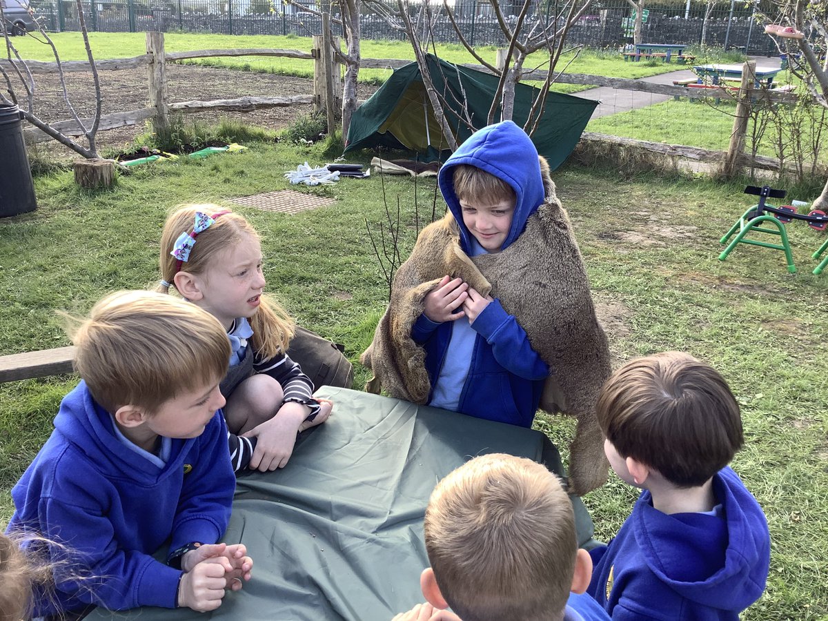 llanrhidianp's tweet photo. #LlanPengwin have been learning about our ancestors today with  help from Helen from Gower Unearthed. #LlanHum #LlanComm https://t.co/RuYU8mIMVb