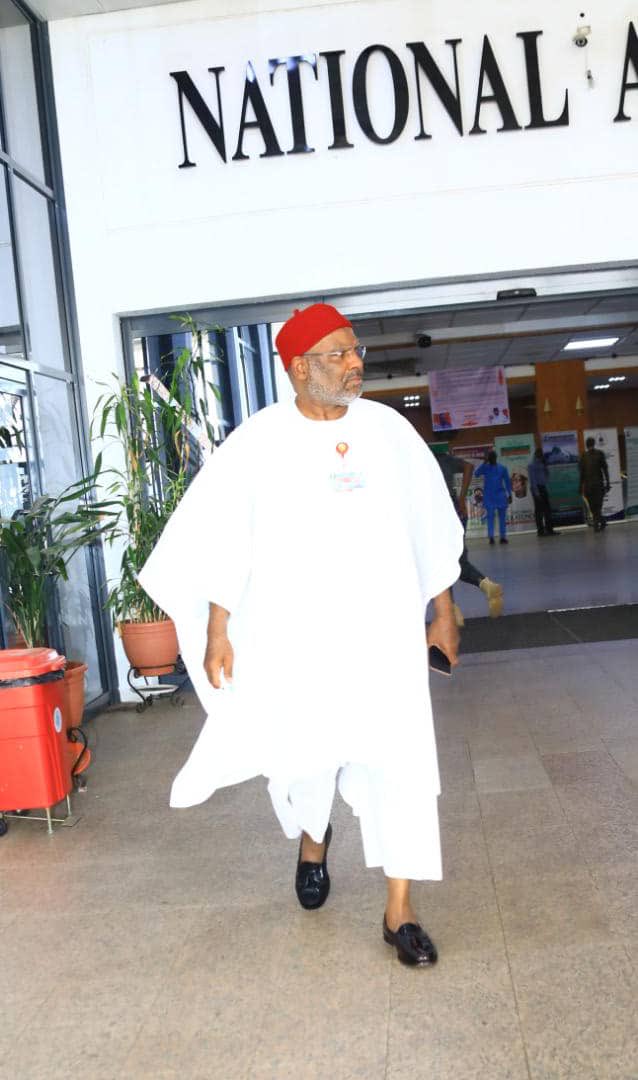 Pecent3rdson's tweet photo. Y"all meet the high ranking Senator @ChimarokeNamani 
He has set a standard for #ebeano to live for ages, believe me when I say that generation to come will still hear,talk and engage the philosophy of #ebeano 
A new generation of Winners,#Chimaroke called it #ebeanoNEWGEN 💕🍊 https://t.co/NbpbYoRqyv