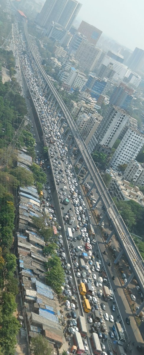 SagarKhatar's tweet photo. Insane #MumbaiTraffic endless #AareyMetroStation #summer #TrafficGazing #ViewFromOffice https://t.co/31mX9BcPY7