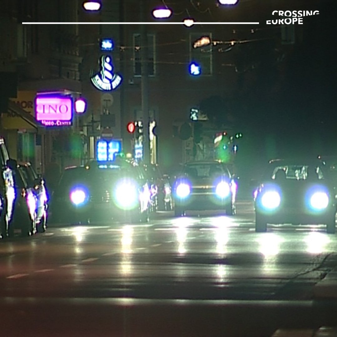 Freitag 21. April✨Jubiläums OPEN AIR✨20:00 Uhr <a href="/lentoslinz/">Lentos Kunstmuseum Linz</a> •freier Eintritt • bring your own drinks!

Der allererste Eröffnungsfilm von <a href="/crossingeurope/">CROSSING EUROPE</a>,  der Dokumentarfilm ÜBER EINE STRASSE | ABOUT A STREET von Edith Stauber  und Michaela Mair aus 2004! #crossingeurope