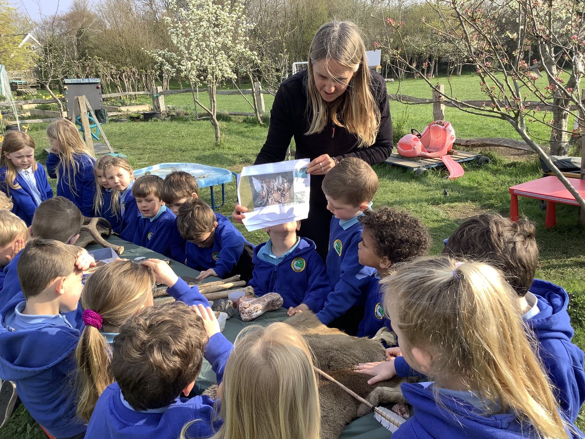 llanrhidianp's tweet photo. #LlanPengwin have been learning about our ancestors today with  help from Helen from Gower Unearthed. #LlanHum #LlanComm https://t.co/2Nc0IAXjST