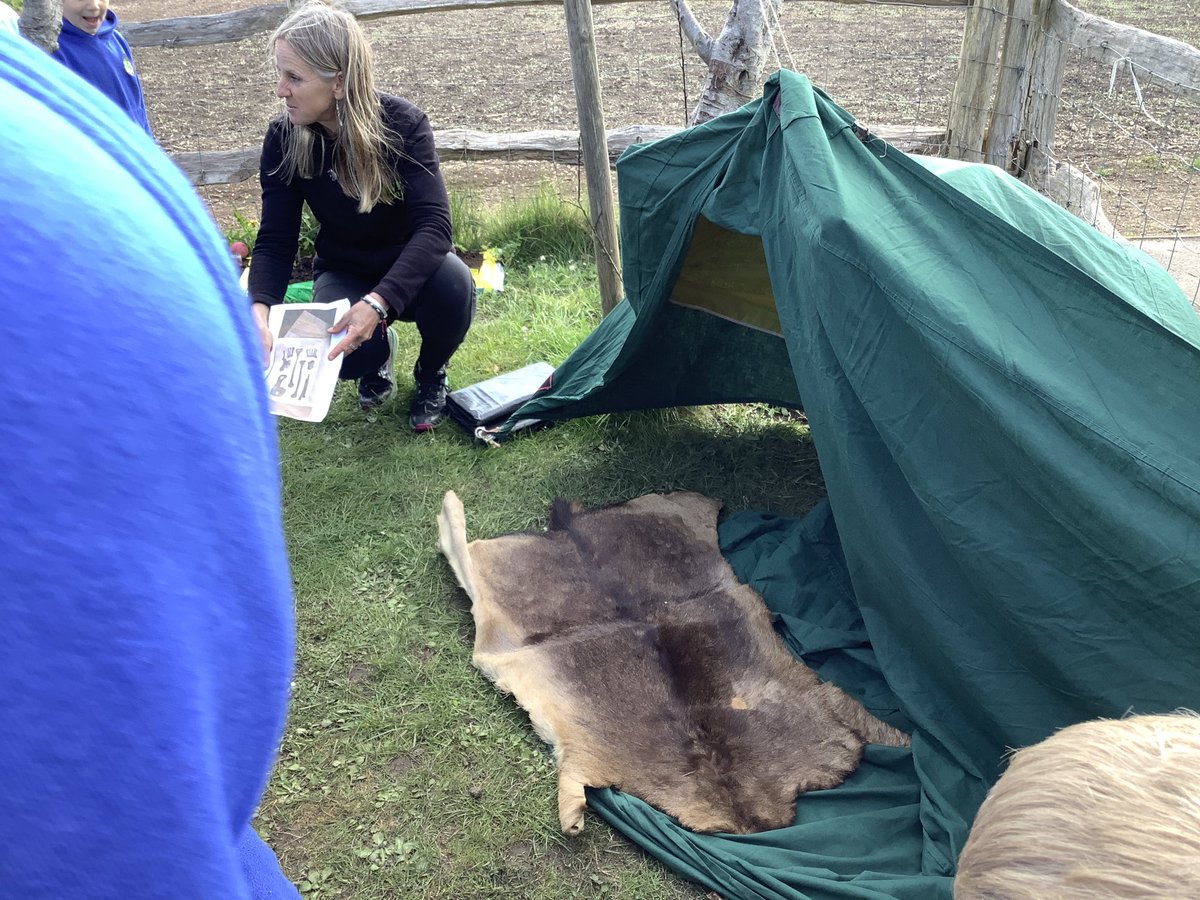 llanrhidianp's tweet photo. #LlanPengwin have been learning about our ancestors today with  help from Helen from Gower Unearthed. #LlanHum #LlanComm https://t.co/8XxrBCsmZW