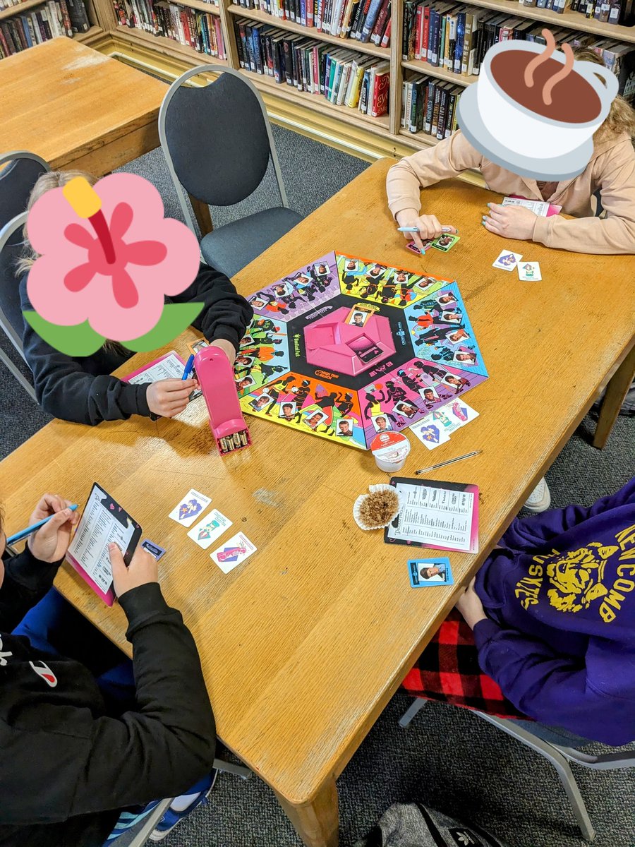 7th graders play the 90s fave #DreamPhone to practice deductive reasoning skills.😎