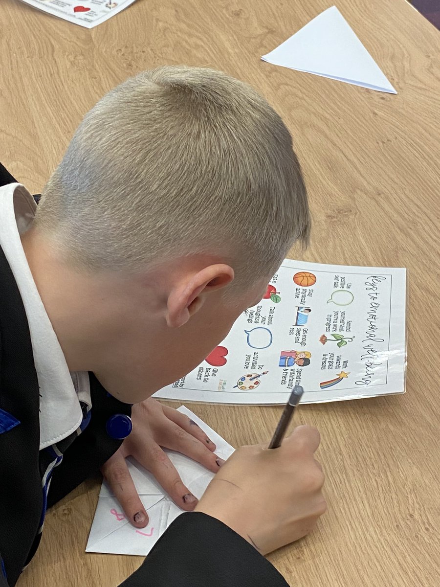 It’s our first Well Being Wednesday of our new term. Today is all about paper fortune tellers and exam preparation #WellbeingWednesday <a href="/NlincsNurses/">SchoolNursesNLincs</a>