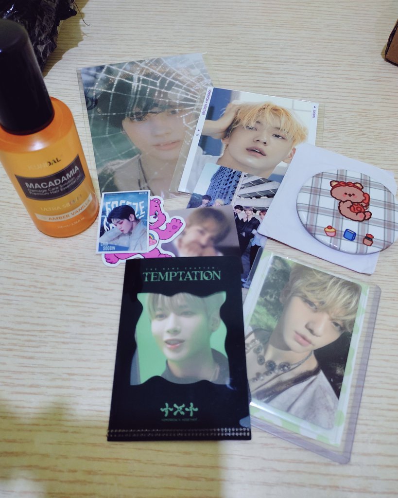narikateu's tweet photo. [ #narimails, #narimails_ ]

Thank youu @bangtanrai17 !!! Isa ka sa dahilan kung bakit napapauwi ko kahit papaano si soobin hahaha 🩷 cutie ng freebiess wala pako nung l-holder eh, sakto need ko din pocket mirror 😂 https://t.co/oirSuCpwy5