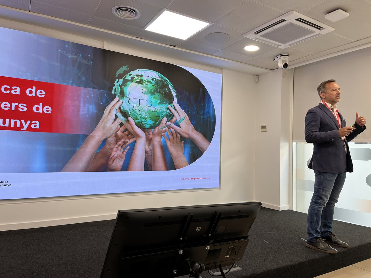 albertopezzi's tweet photo. Empezamos el #intercluster #Ecuador-Catalunya con intervenciones de @albertcaste Alfonso Abdo Felix y @JMartiClusters apostando como siempre por el intercambio de experiencias y la conexion global como ejes clave de nuestra política de #clusters. @accio_cat @tcinetwork https://t.co/wFdIPCEZno