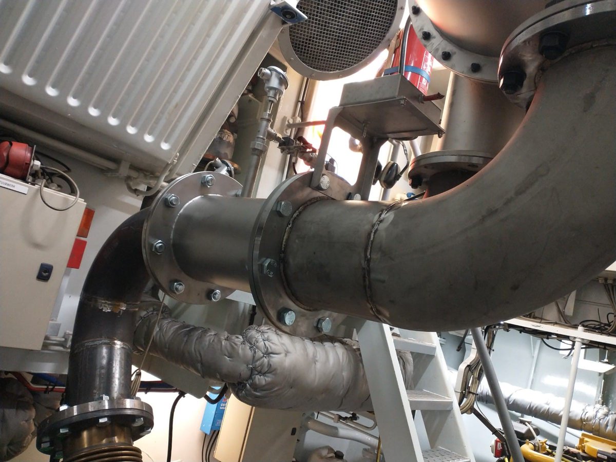 LuytGroep's tweet photo. We maken vaart in #DenOever om de vloot versneld te vergroenen. #Katalysator in #uitlaatsysteem van #hoofdmotor C12 en #AdBlue tank zijn door onze vakmensen inmiddels geïnstalleerd in de #machinekamer van de TX-42 'Res Nova' om te voldoen aan strenge eisen voor #stikstofuitstoot. https://t.co/4dkWUZr4jq
