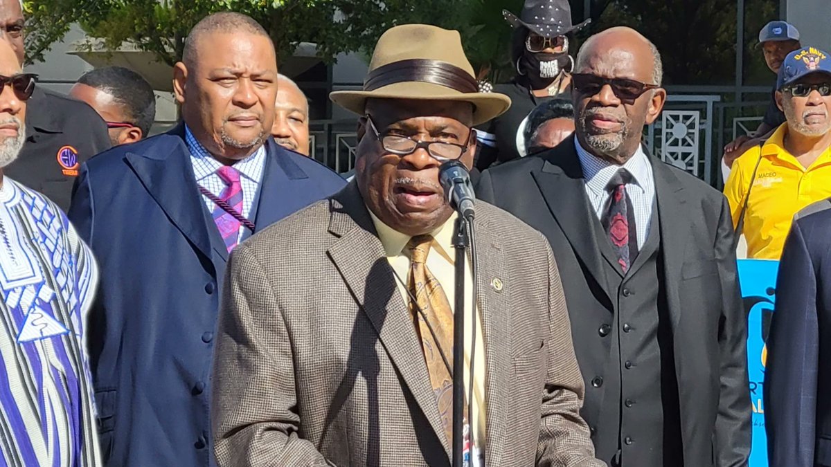 FrazierBen's tweet photo. #STOPITISAY SB 7050 would severely weaken the strength of black voters. SB 7050 would make it harder for third-party voter registration groups like the Northside Coalition to register voters. SB 7050 is a sham and a scam & should never be approved by the legislature.