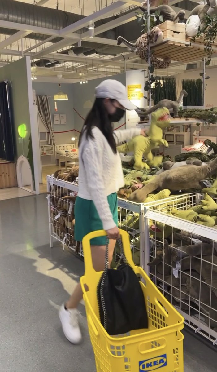 panlyyy's tweet photo. 🦖🍦 https://t.co/5V1WqJPFlH