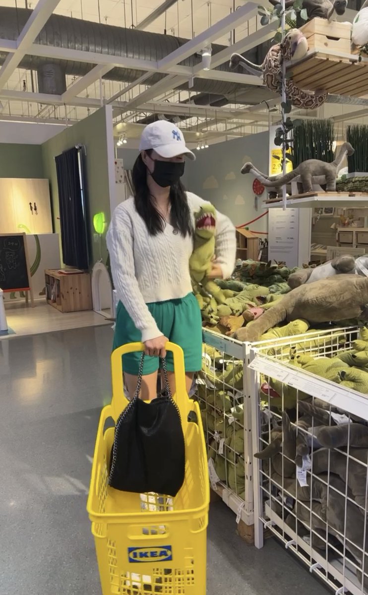 panlyyy's tweet photo. 🦖🍦 https://t.co/5V1WqJPFlH