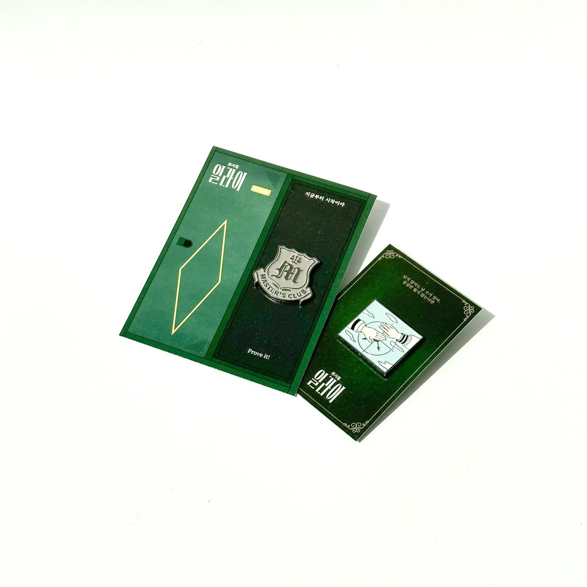 뮤지컬 <일라이> MD로 양말과 뱃지 작업을 했습니다.