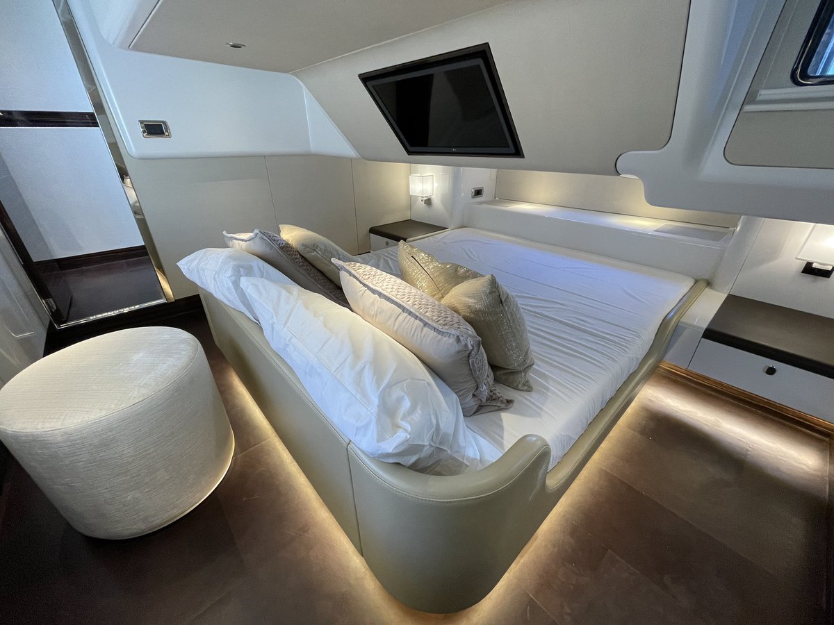 SamRFortescue's tweet photo. Finish quality on the new #Zeelander 5 is out of this world. The interior offers two cabins. https://t.co/SKf7SmC5JL
