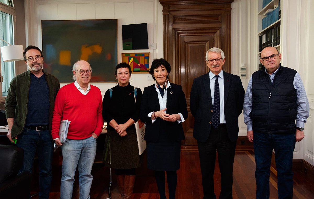 joserramerino's tweet photo. Me alegra haber coincidido en reunión y planteamientos. La respuesta fue la misma por parte de @CelaaIsabel. Parece mentira que un partido como @PSOE se oponga, desde el gobierno, a avances indispensables y favorezca los planteamientos mas retrógrados https://t.co/EPL3PiMhSS