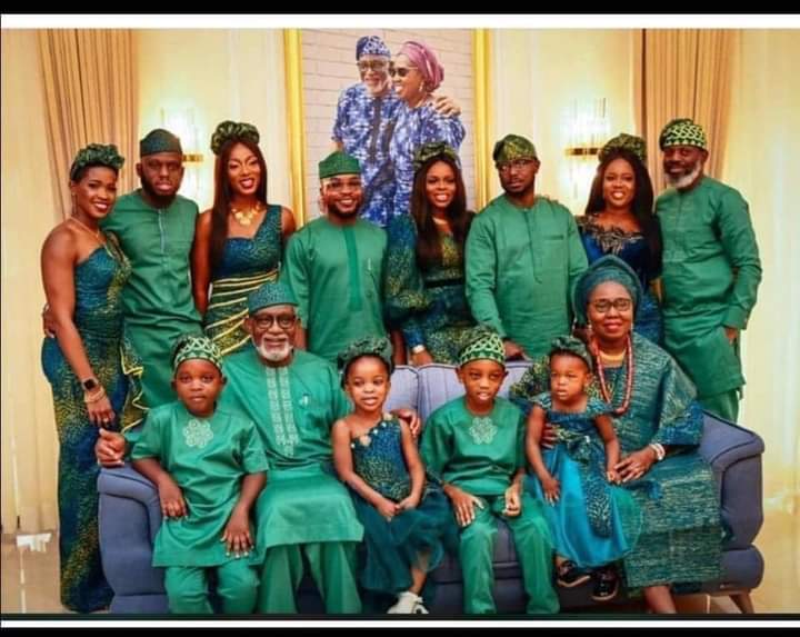 Michael_Noble7's tweet photo. The Governor is a Yoruba man, his wife is an Igbo woman and their children are both Yoruba/Igbo..

Only the poor and ignorant people who are not exposed from Yoruba land and Igbo land are blinded with Tribal Bigotry... https://t.co/CHqnmiQLlP