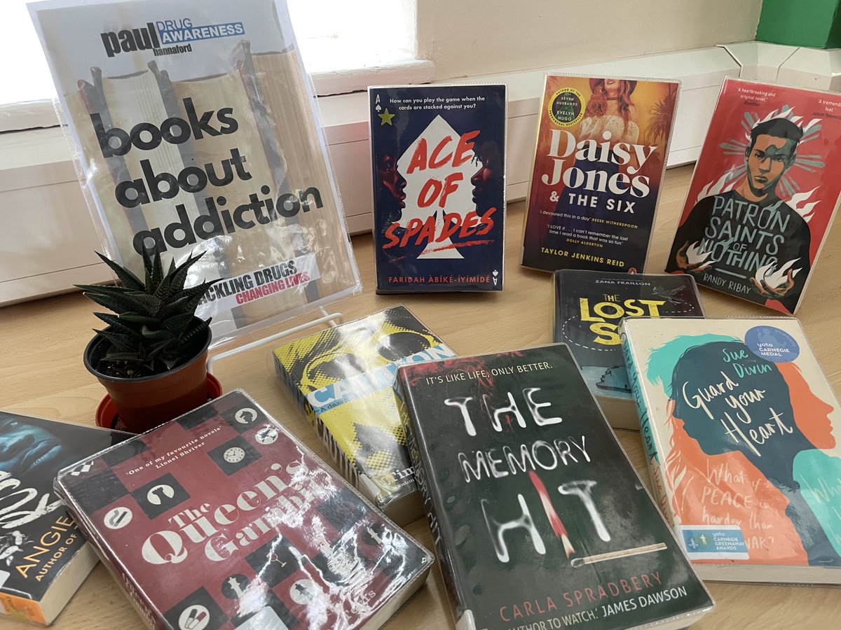 We were thankful to be able to welcome @PaulHannaford back to <a href="/AxeAcademy/">Axe Valley Academy</a> to talk to our Year 8, 9 &amp; 10 students about the dangers of addiction, knife crime, drugs and alcohol. As a former addict of over 20 years Paul conveys an incredibly powerful and hard-hitting message.