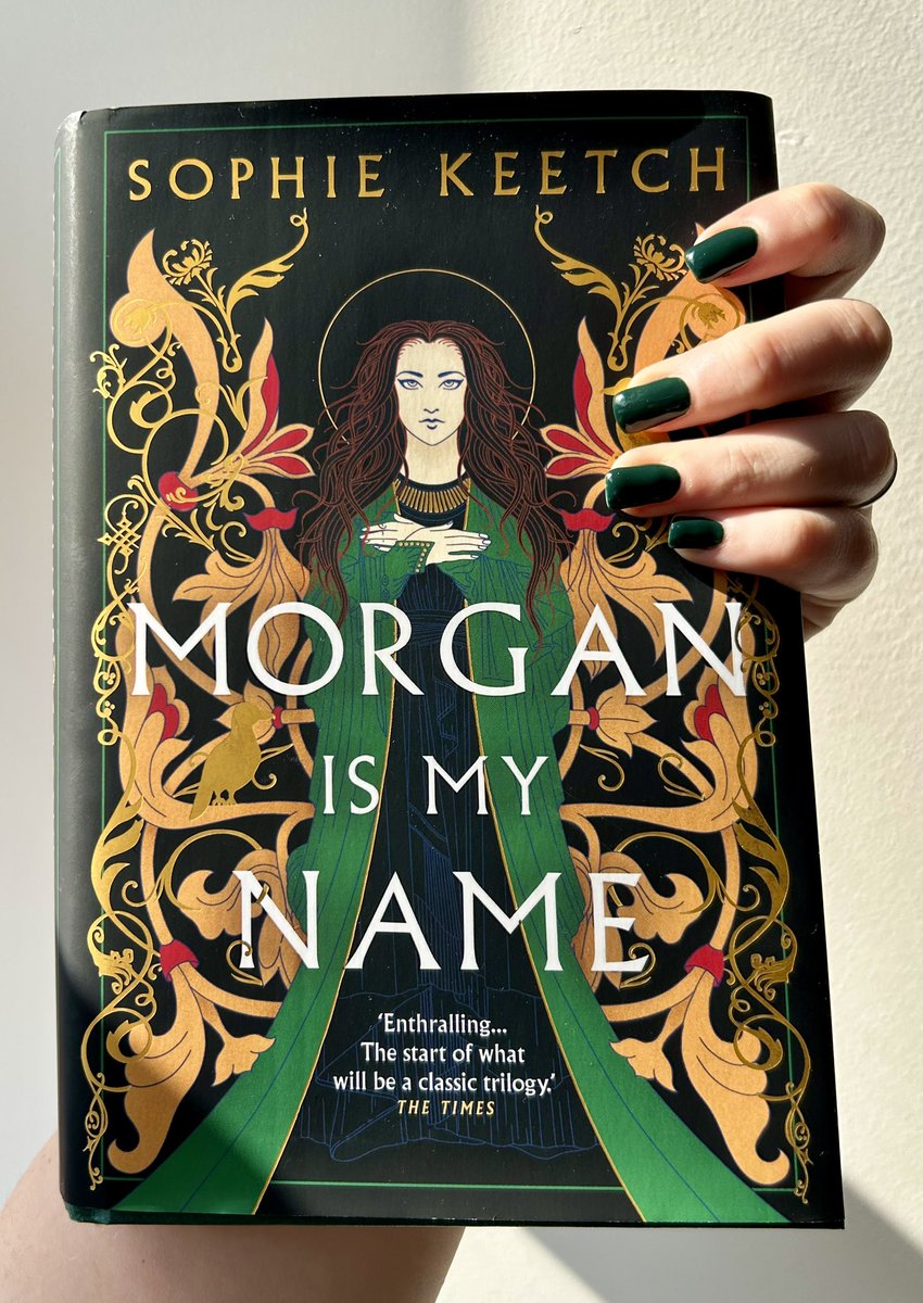 On the train and on my way to #LondonBookFair! Very excited to be there and meet people face-to-face, and for my event at Author HQ tomorrow 📚🙌

And *of course* I had to have my nails done in Morgan Is My Name green to represent… 💚🔥💅

#BookTwitter #LBF #LBF23 #writerslife