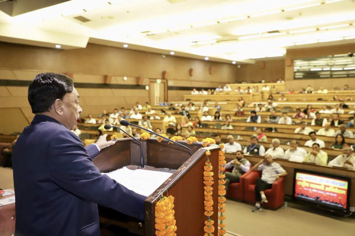 MeNarayanRane's tweet photo. Addressed the National Traders Conclave and launched the "National Digital Nagrik Forum", an initiative to empower traders and consumers with digital technology. 

Let's embrace the digital age and unleash the power of technology! 

#NationalDigitalNagrikForum #DigitalIndia #MSME https://t.co/NMZEQwc7rY