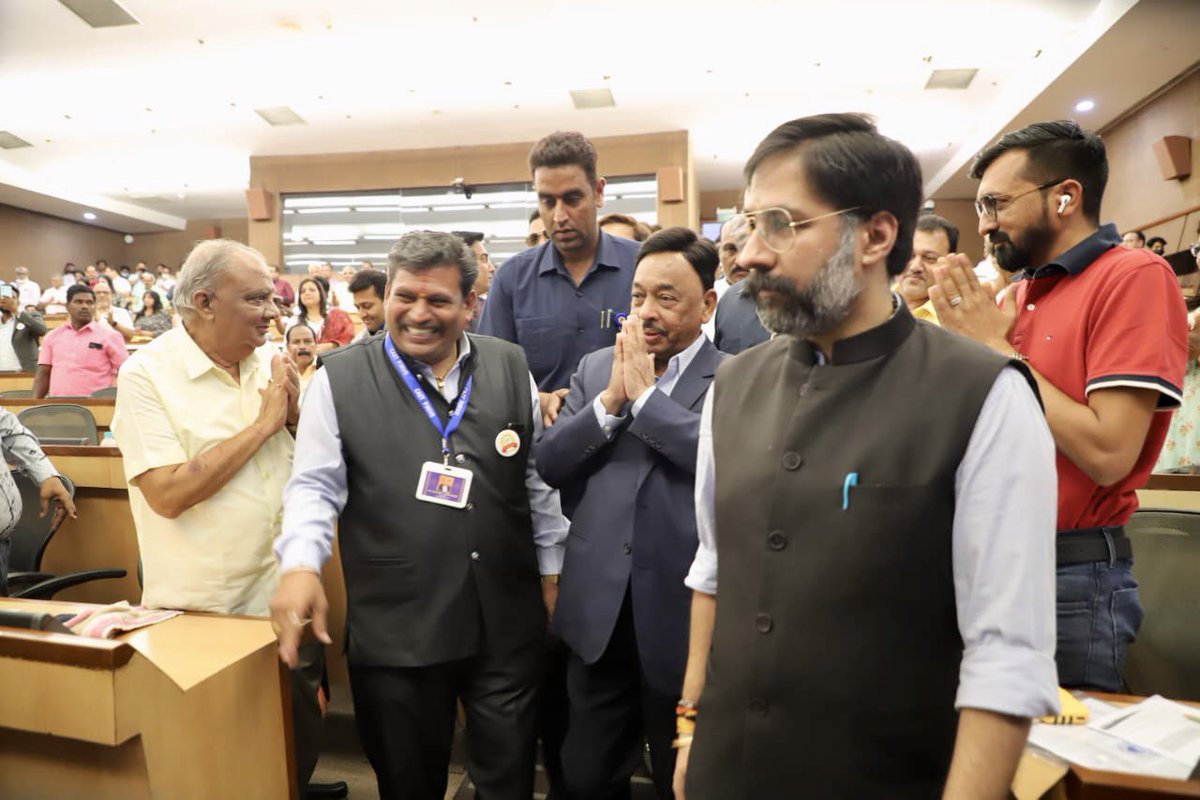 MeNarayanRane's tweet photo. Addressed the National Traders Conclave and launched the "National Digital Nagrik Forum", an initiative to empower traders and consumers with digital technology. 

Let's embrace the digital age and unleash the power of technology! 

#NationalDigitalNagrikForum #DigitalIndia #MSME https://t.co/NMZEQwc7rY