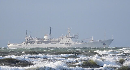 marineschepen's tweet photo. Russisch spionageschip Admiral Vladimirsky, dat ook voor Nederlandse kust voer, is onderdeel groot sabotageprogramma. Blijkt uit onderzoek Deense, Noorse, Zweedse en Finse omroepen. Meer:  https://t.co/aeu5oEgCB3 https://t.co/KFIsjno7iq