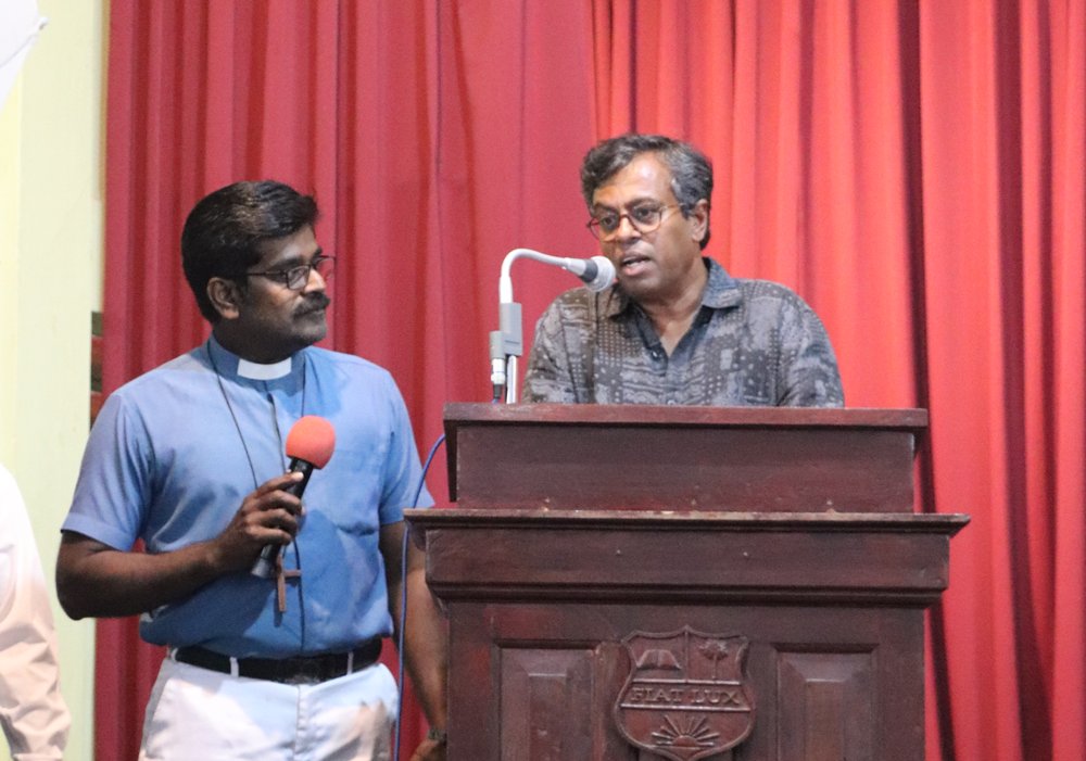 vmf_pointpedro's tweet photo. The #HigherEducational Guidance Program at J/Hartley College auditorium was a great opportunity to learn about #OverseasEducation and #GlobalCareerProspects. An enlightening speech was also given by Camaron Thayan, son of
@Dayathayan. #GuidanceProgram
@KingsleyHomes https://t.co/slbxEh6Oh6