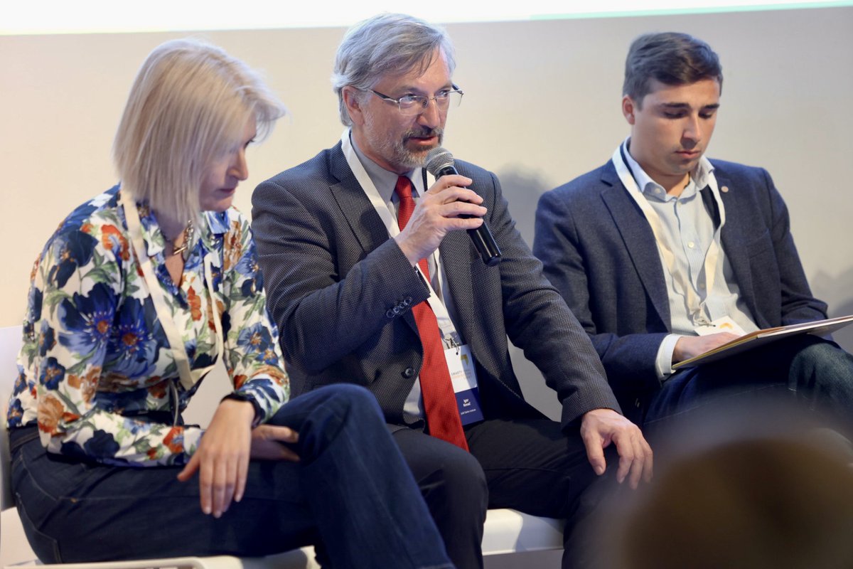 SMARTY_EU's tweet photo. It's inspiring to hear from Lorna Vatta (Gate 4.0), Blanka Zienkiewicz (Marshal's Office of the
Mazowieckie Voivodeship in Warsaw), Igor Kovač (@SRIP_ToP), and Jordi Daura (@dca_cat) on the SMARTY Good Practices panel. https://t.co/pJ7Ie3Lsoj