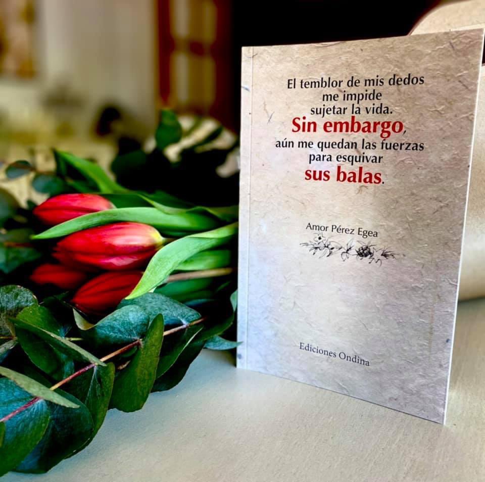 amorescriu's tweet photo. Si supiera escribir, te haría con palabras.
Te construiría una cabaña en una playa perdida
y la pintaría del color de tus ojos, 
mientras duermes desnudo.

Si supiera escribir,
escribiría: “Te beso”

y ya te estaría besando.

Semana de Sant Jordi 🌹📕

📕Sin embargo sus balas. https://t.co/cx0Y8SGa9e