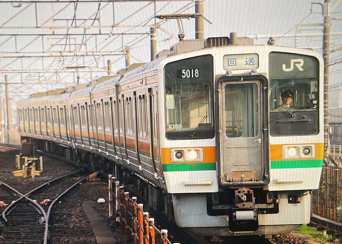 takkin_engine_d's tweet photo. 神領211系3連は全て廃回…
長いタイフォンがまるでお別れを伝えるかのように…🥲
ありがとうK109、K117🫡
#211系
#K109
#K117
#廃車回送 https://t.co/EMN8sc58Jk