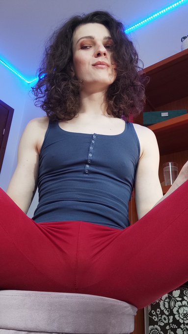 Leggings day? 😘 https://t.co/l8KNrYucrr https://t.co/LIkRszyuBS