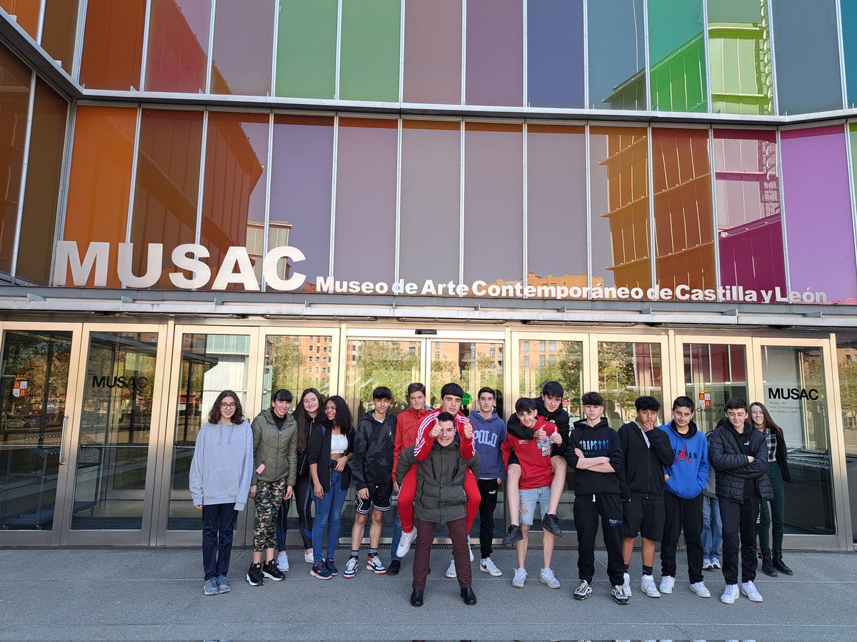 MusicaTransi's tweet photo. 3°AyB alumnos de música del @IES_LegioVII experimentando con el sonido y la música dentro de las instalaciones de las exposiciones del @musacmuseo 
#convivirvivircon https://t.co/3jv6LCYt4C