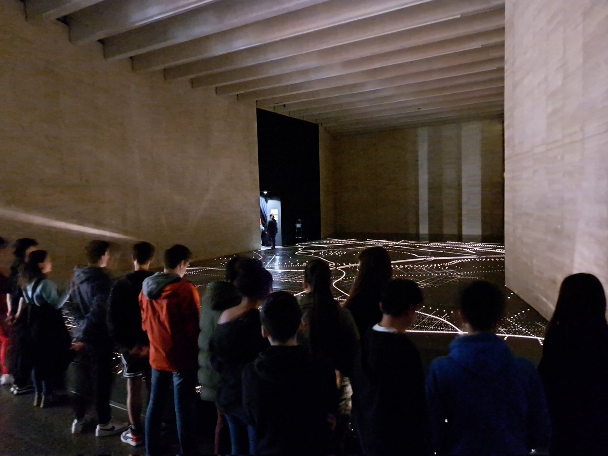 MusicaTransi's tweet photo. 3°AyB alumnos de música del @IES_LegioVII experimentando con el sonido y la música dentro de las instalaciones de las exposiciones del @musacmuseo 
#convivirvivircon https://t.co/3jv6LCYt4C