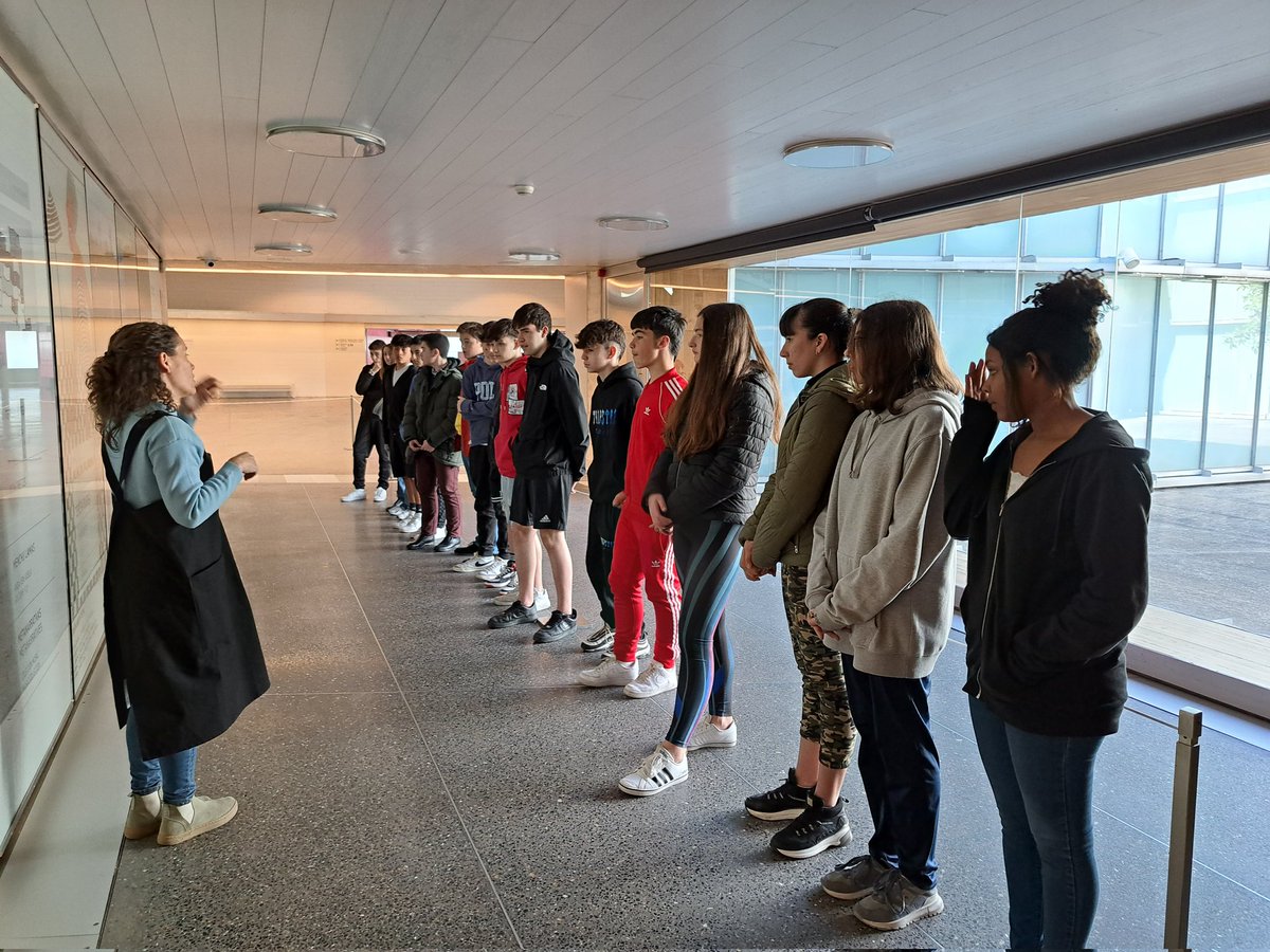 MusicaTransi's tweet photo. 3°AyB alumnos de música del @IES_LegioVII experimentando con el sonido y la música dentro de las instalaciones de las exposiciones del @musacmuseo 
#convivirvivircon https://t.co/3jv6LCYt4C
