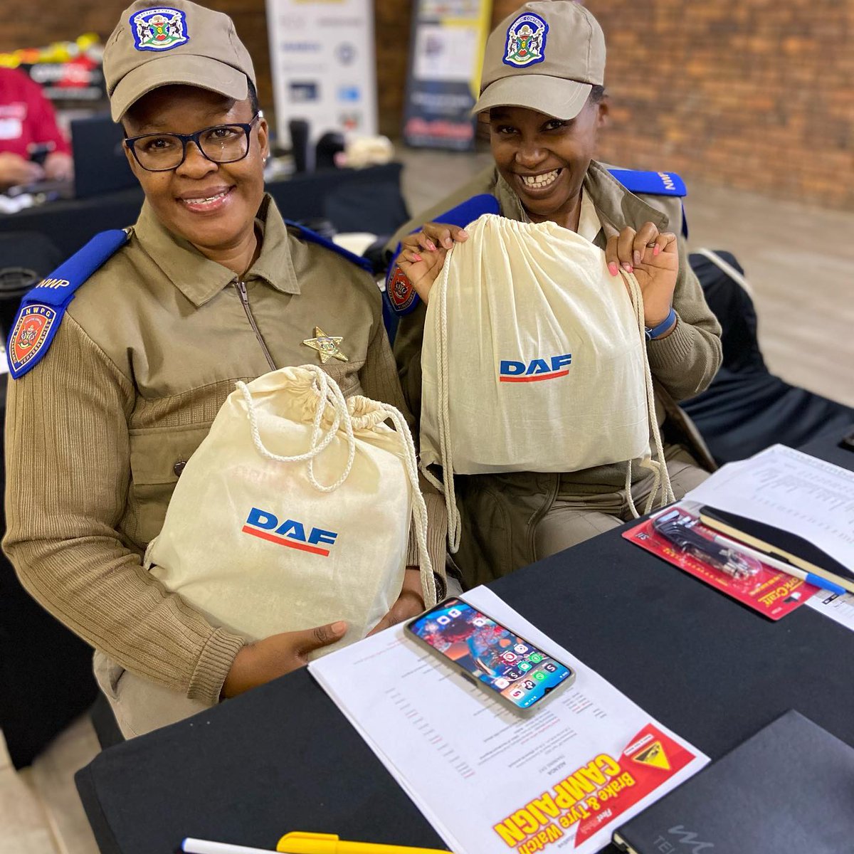 _ArriveAlive's tweet photo. Traffic Officials in the North West is currently training , specifically focused on heavy commercial vehicles https://t.co/zBMlIEyeZm
#ArriveAlive #Training #TrafficOfficials @Dotransport @FleetWatchCC https://t.co/W0vTGqMxIz