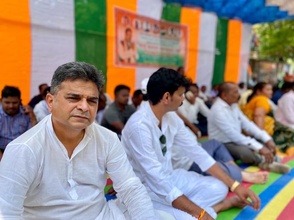 RGPRSOdisha's tweet photo. “Jai Bharat Satyagraha” under the leadership of DCC, Kandhamal President Shri @AnamKNayakINC Ji today in front of District Collector's Office against the disqualification of Shri @RahulGandhi ji, #JaiBharatSatyagraha 
1/3 https://t.co/3Japp6OyVn