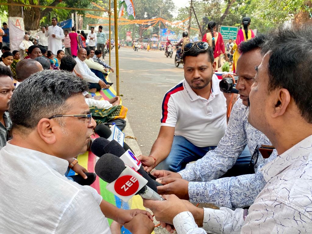 RGPRSOdisha's tweet photo. the 20,000 crore Adani mega scam &amp; on the remarks of former Governor Satyapal Malik regarding the Pulwama Attack &amp; BJP Govts failure to protect our soldiers. @INCOdisha former MP, MLAs, elected Panchayati Raj members, senior leaders &amp; workers along with 2/3 #JaiBharatSatyagraha https://t.co/M8hBd32upS