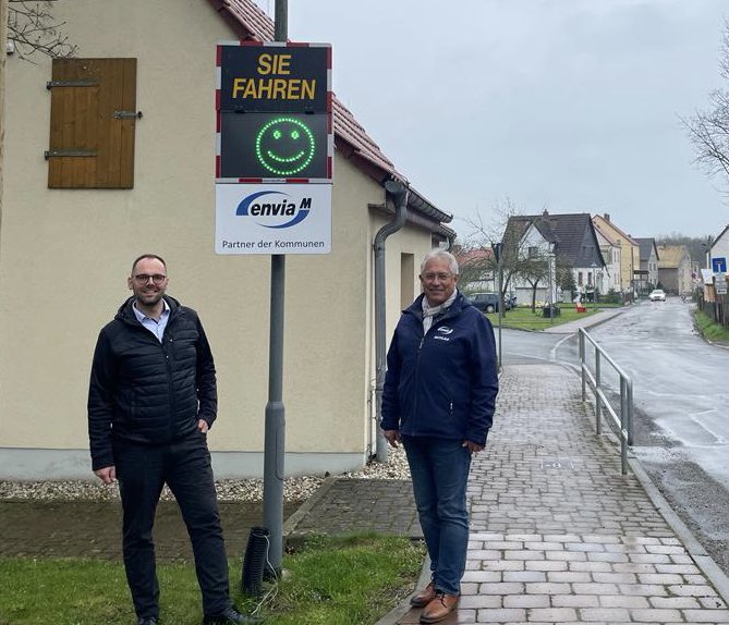 TorstenWeiss_'s tweet photo. Dank der @enviaM kann in #Lödla nun 14 Tage der Verkehr erfasst und anschließend analysiert werden. Auf das Ergebnis bin ich schon ganz gespannt. #PartnerderKommunen https://t.co/MxJPJAG4Ry