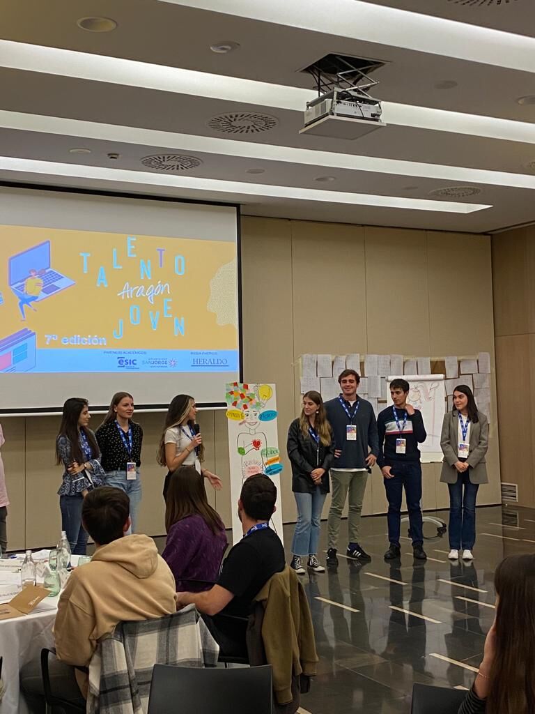 Ariño Duglass (@arinoduglass) on Twitter photo Ayer tuvimos la suerte de compartir la mañana con los finalistas de la VII Edición de Talento Aragón Joven en su primer día de workshops. Muchas gracias a <a href="/esiczaragoza/">Esic Zaragoza</a>, <a href="/_usj_/">Universidad San Jorge</a> y a <a href="/henneomedia/">henneo</a> por organizar esta iniciativa tan importante. Ayer tuvimos la suerte de compartir la mañana con los finalistas de la VII Edición de Talento Aragón Joven en su primer día de workshops. Muchas gracias a <a href="/esiczaragoza/">Esic Zaragoza</a>, <a href="/_usj_/">Universidad San Jorge</a> y a <a href="/henneomedia/">henneo</a> por organizar esta iniciativa tan importante.