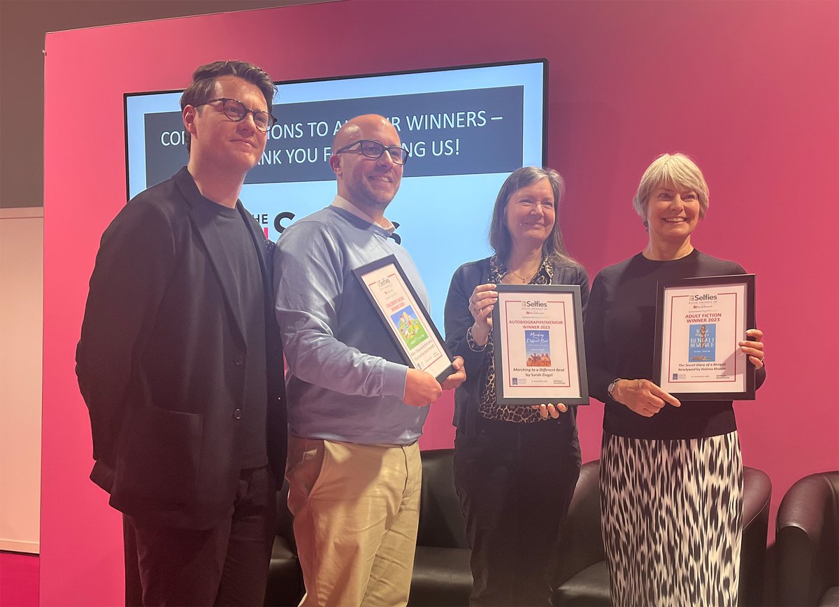 TheSelfiesBookAwards tweet media
