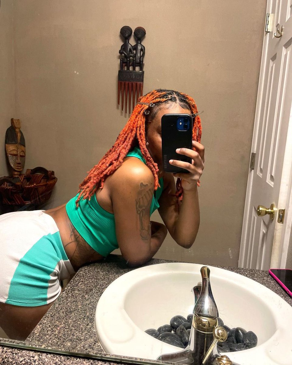 18_locs's tweet photo. Fresh retwist &amp; Wash 🧼 🔥🔥🔥
•
📸: IG/sendjuuubeats  🔥👸
•
•
#locs #lengthcheck #redlocs #womenwithlocs #locstylesforwomen #explore #explorepage #retwist #locretwist #freshretwist #retwistlocs #loclife #loclovin #loclivin #loccommunity #locs_18 #locs_18_pic https://t.co/FcAPZUQAFe