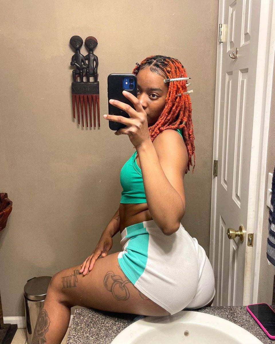 18_locs's tweet photo. Fresh retwist &amp; Wash 🧼 🔥🔥🔥
•
📸: IG/sendjuuubeats  🔥👸
•
•
#locs #lengthcheck #redlocs #womenwithlocs #locstylesforwomen #explore #explorepage #retwist #locretwist #freshretwist #retwistlocs #loclife #loclovin #loclivin #loccommunity #locs_18 #locs_18_pic https://t.co/FcAPZUQAFe