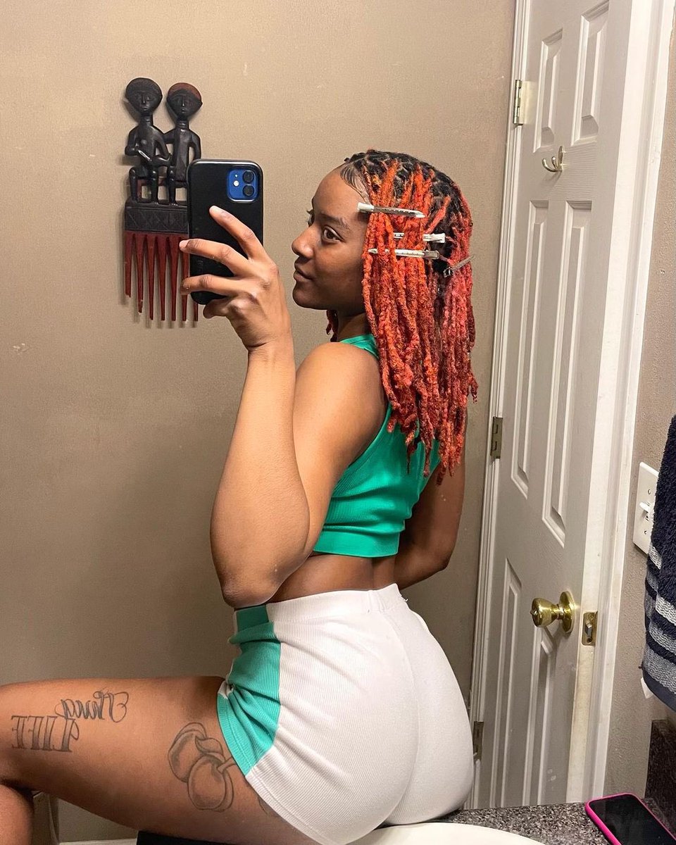 18_locs's tweet photo. Fresh retwist &amp; Wash 🧼 🔥🔥🔥
•
📸: IG/sendjuuubeats  🔥👸
•
•
#locs #lengthcheck #redlocs #womenwithlocs #locstylesforwomen #explore #explorepage #retwist #locretwist #freshretwist #retwistlocs #loclife #loclovin #loclivin #loccommunity #locs_18 #locs_18_pic https://t.co/FcAPZUQAFe