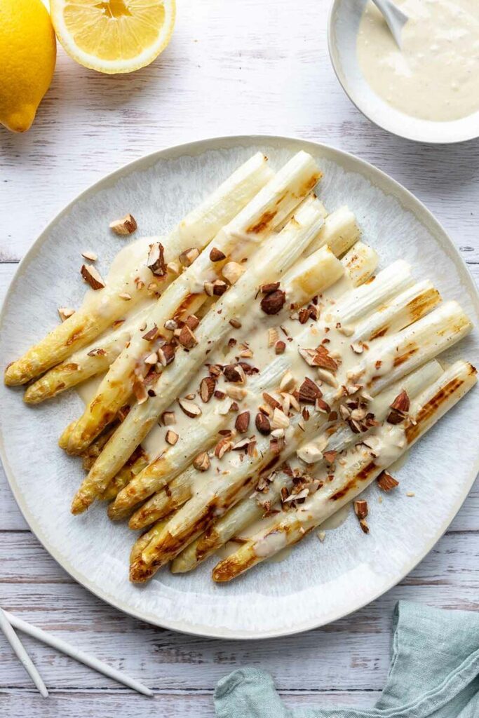 ElleRepublic's tweet photo. Spargelsoße – Lemon Bagna Càuda Sauce https://t.co/LBaICKQ7Fp