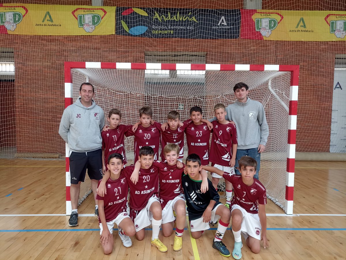 RFAF's tweet photo. 🥰 TENEMOS CAMPEONES‼️#LigaLED #futsal 

🏆Campeones: @SAFAUbeda 
@aytoubeda 
🥈Subcampeones: #ColegioLaAsunción
@malaga 

✅La final acabó 9-2 para los ubetenses 
✅El presidente #RFAF #PabloLozano presenció esta gran final

@DeporteAND #AndalucíaElLugarDelDeporte https://t.co/Ca6akcKZu2