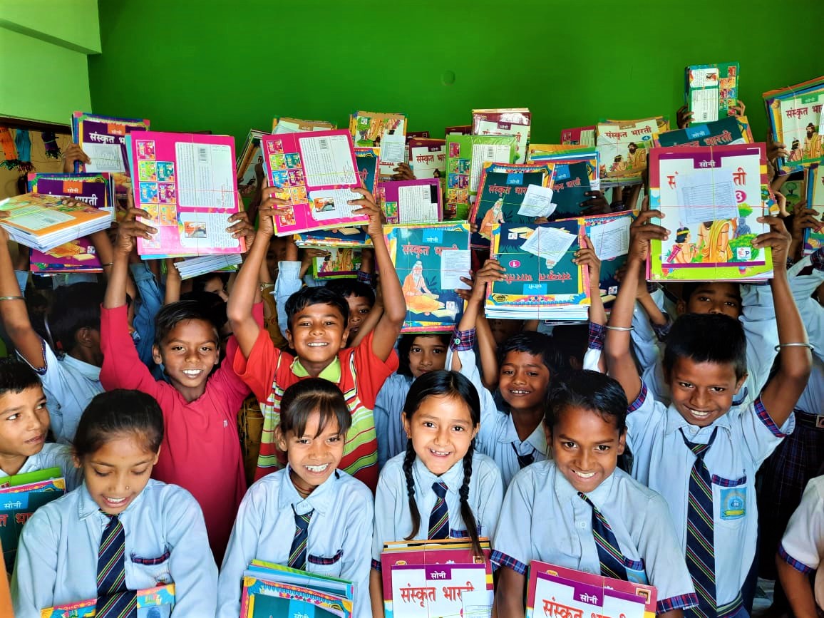 #Educacion | El comienzo de curso ha sido muy emocionante en Semilla para el Cambio, casi 300 estudiantes han comenzado ya sus clases y han podido hacerlo con material escolar y uniformes gracias a ti. 

bit.ly/41GVHga

#graciasporestarahí #materialescolar #India