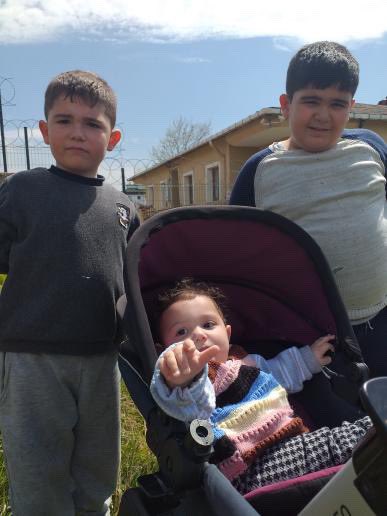 akcekmekoy's tweet photo. Sn. Bakanımız @varank,
Sevgili Eyüphan, henüz 8 yaşında 🫣
#Çekmeköy’de seçim çadırımızı ziyaret ettiğinde kendisine teslim ettiğimiz “İcraatlar Kitabı”nı inceleyerek, hayalindeki araç olan #TOGG’u boyamış:)
🚘 Model: T10X V1 RWD Standart
🎨 Renk: Anadolu
🧐 #USECASEMobility®️ https://t.co/c487LA95to