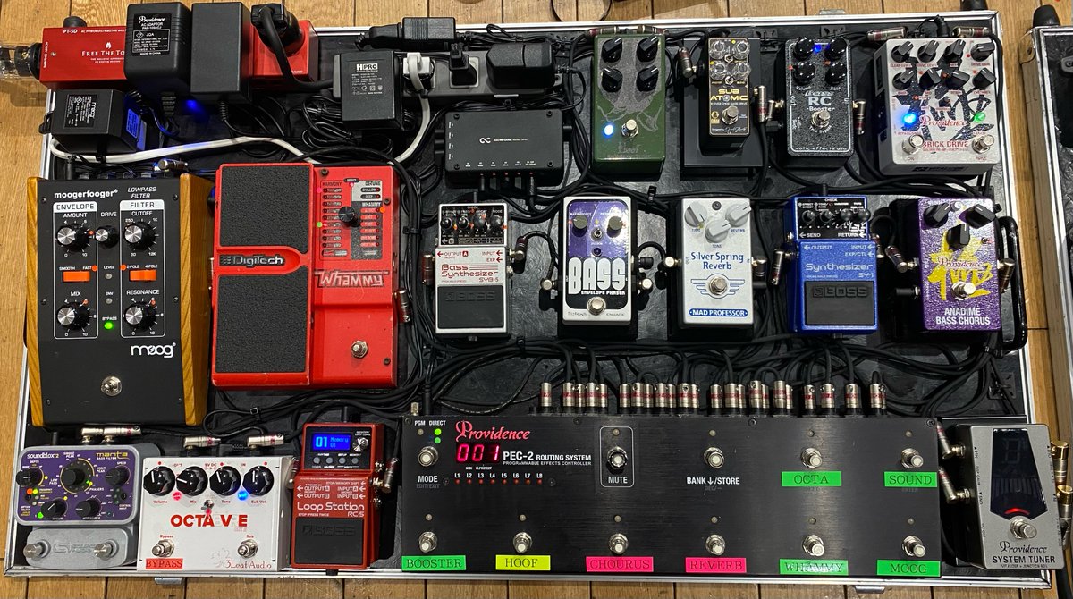 Providence_JPN's tweet image. 日向秀和氏の多くのペダルボードはProvidenceソルダーレスパッチケーブルV206モデルで接続されている。それは信頼の証なのでは！！
#日向秀和 #パッチケーブル #ソルダーレス