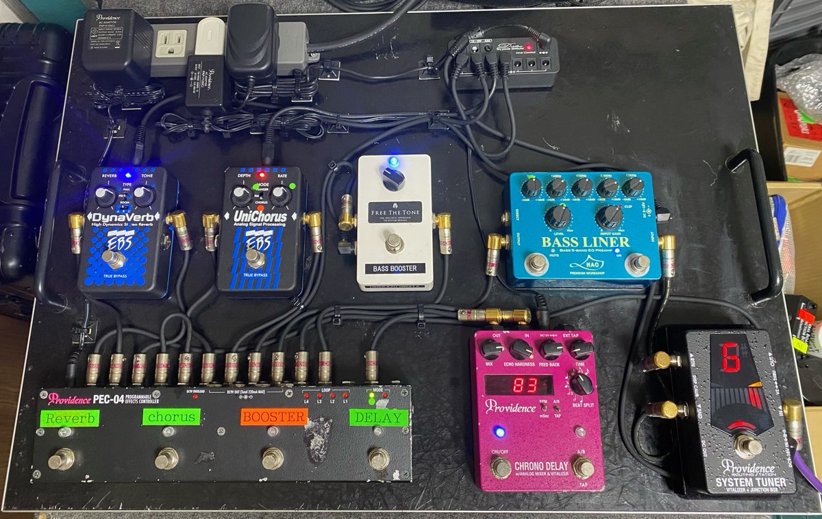Providence_JPN's tweet image. 日向秀和氏の多くのペダルボードはProvidenceソルダーレスパッチケーブルV206モデルで接続されている。それは信頼の証なのでは！！
#日向秀和 #パッチケーブル #ソルダーレス
